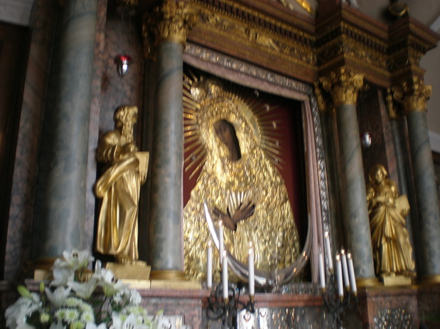 La madonna della porta all'alba
