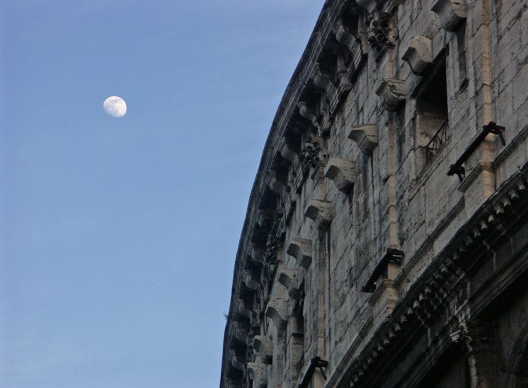 L' Anfiteatro e la Luna